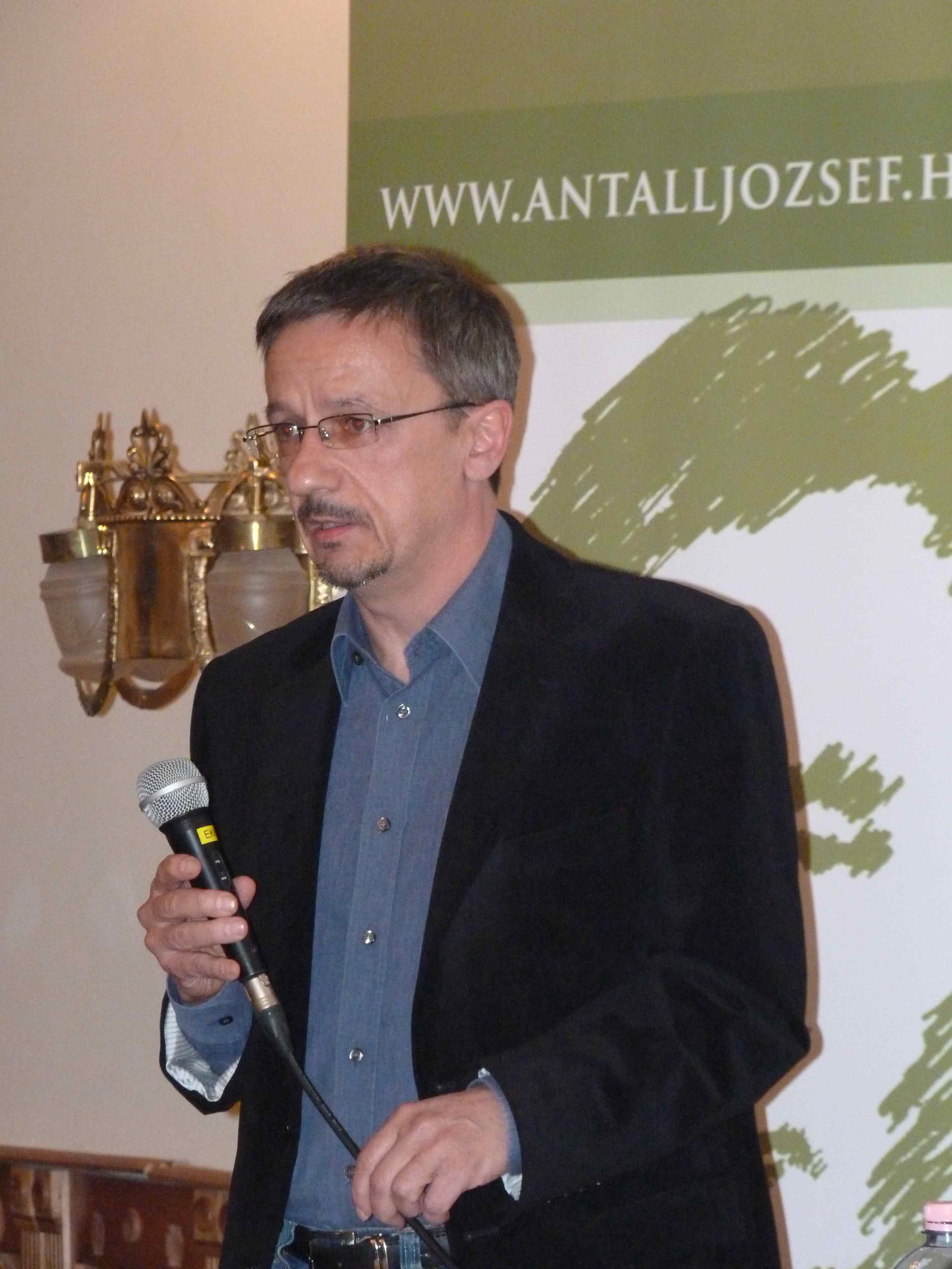 Rainer M. J&aacute;nos